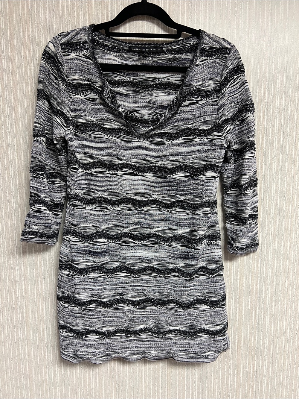 S White House Black Market Black & White V-Neck Wave-Stripe tunic